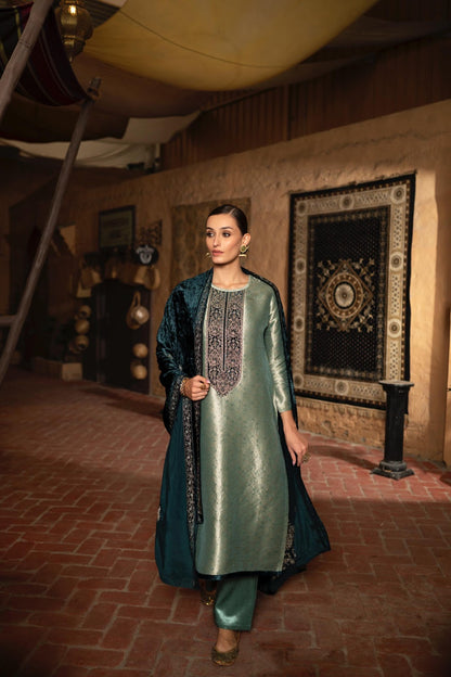 Shauni Naariti Silk Jacquard Velvet Suits Wholesaler Gujarat