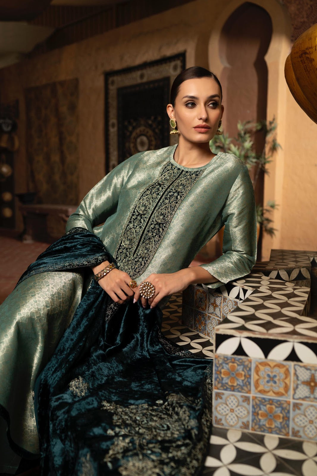 Shauni Naariti Silk Jacquard Velvet Suits Wholesaler Gujarat