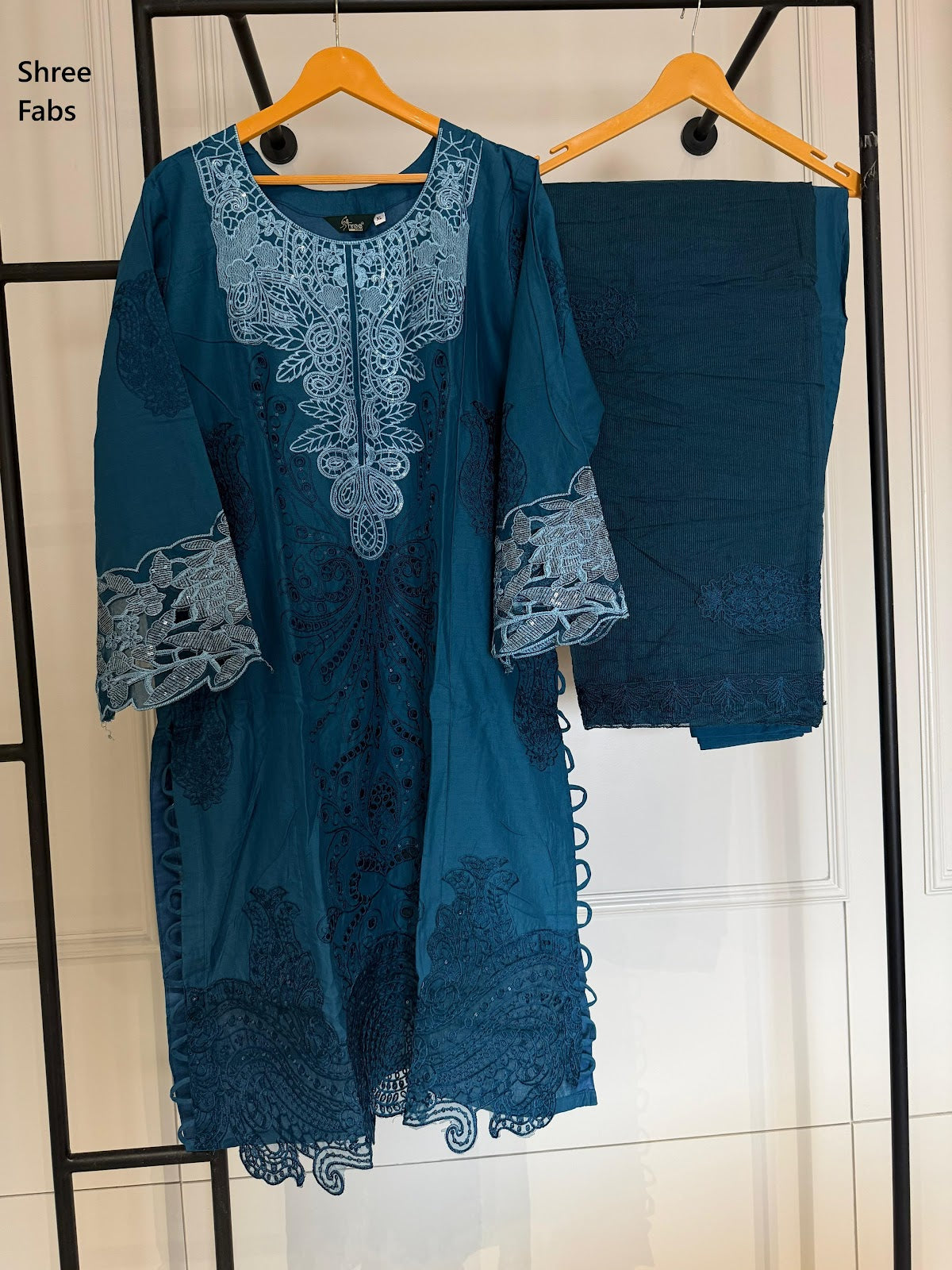 Sr 2489 Shree Fabs Cotton Lawn Pakistani Readymade Suits Wholesale Rate