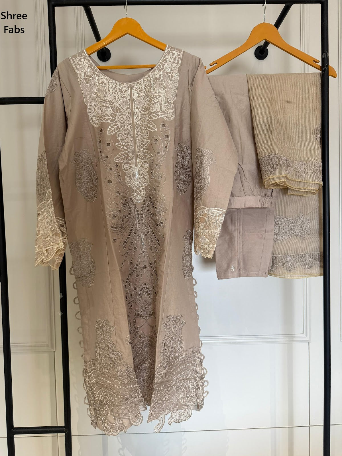 Sr 2489 Shree Fabs Cotton Lawn Pakistani Readymade Suits Wholesale Rate