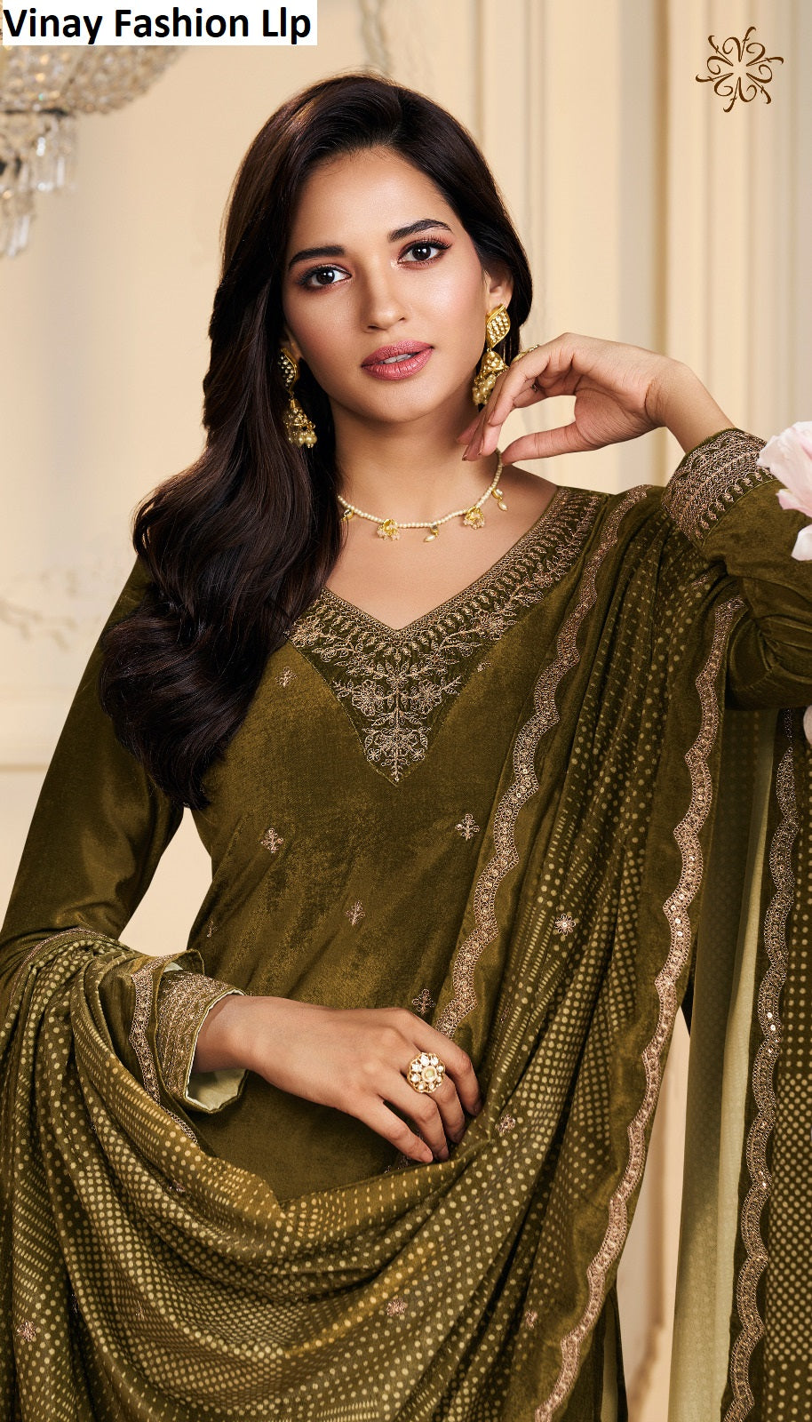 Suri Kuleesh Vinay Fashion Llp Velvet Suits Manufacturer