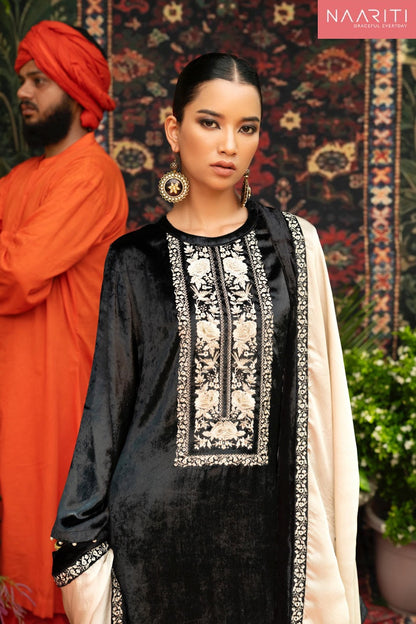Swarnika Naariti Velvet Suits Manufacturer