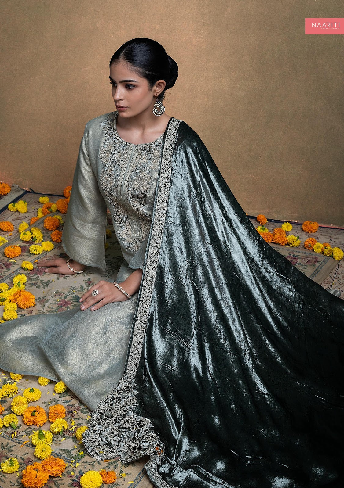 Taroob Naariti Velvet Suits Supplier Ahmedabad