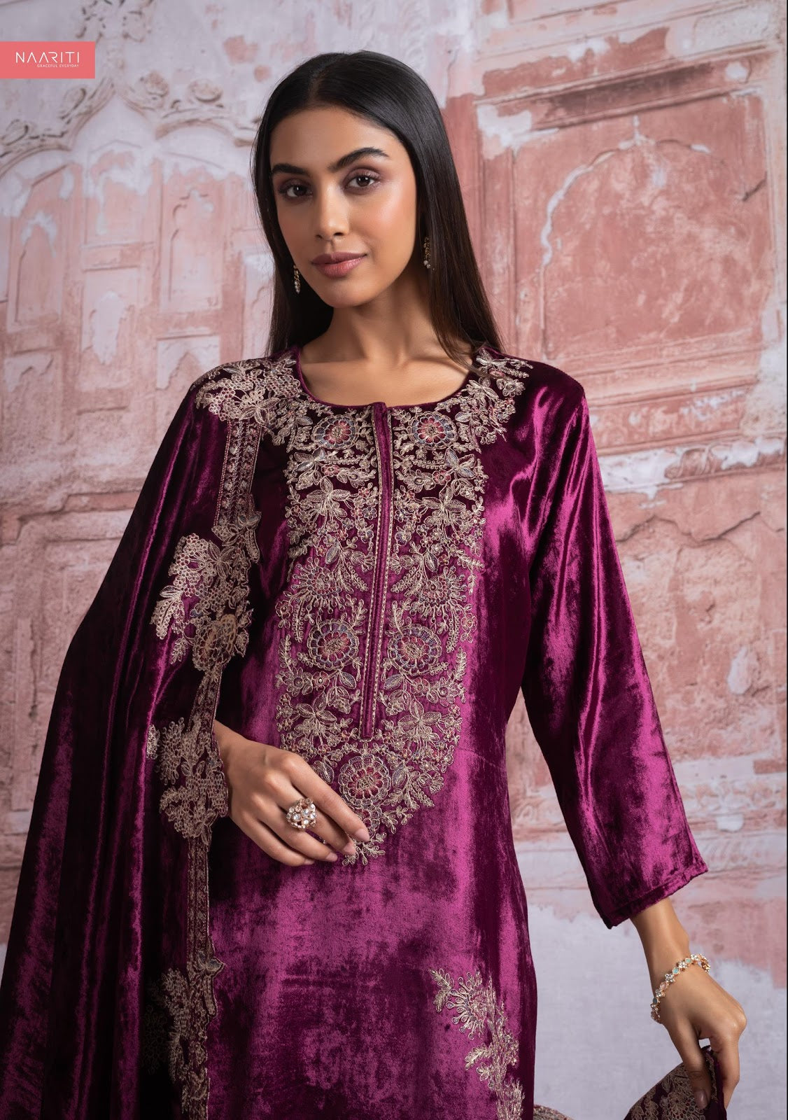 Vaazin Naariti Velvet Suits Wholesale Rate