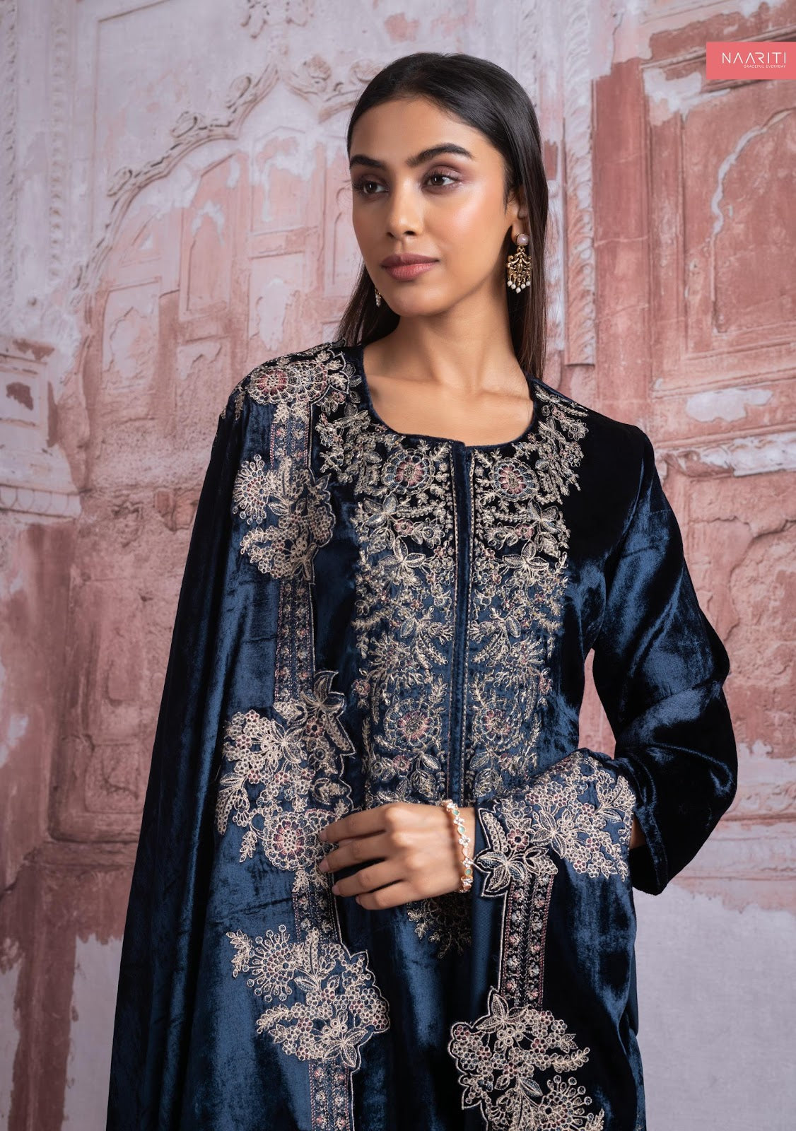 Vaazin Naariti Velvet Suits Wholesale Rate