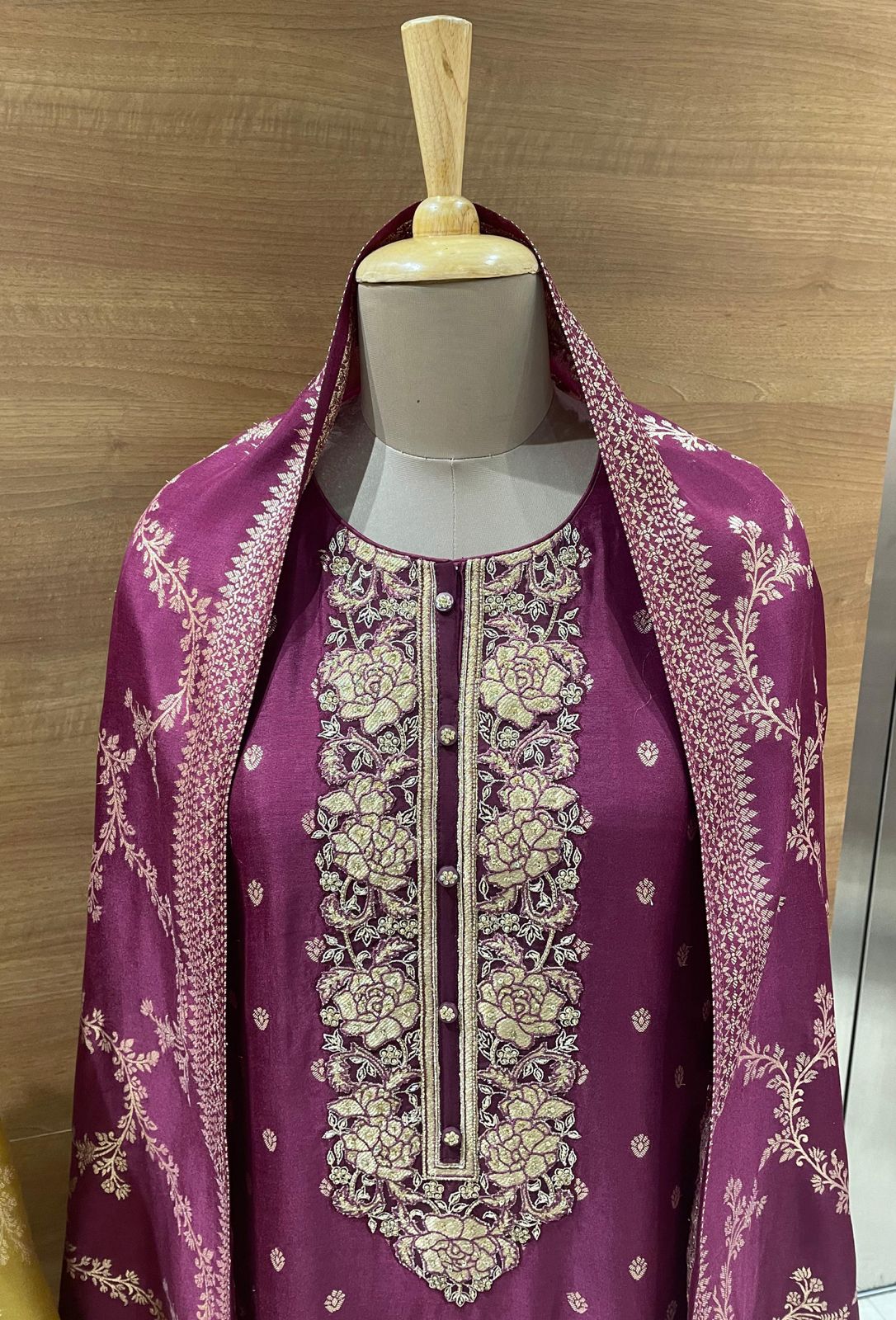 Yaweni Naariti Silk Salwar Suits Exporter India