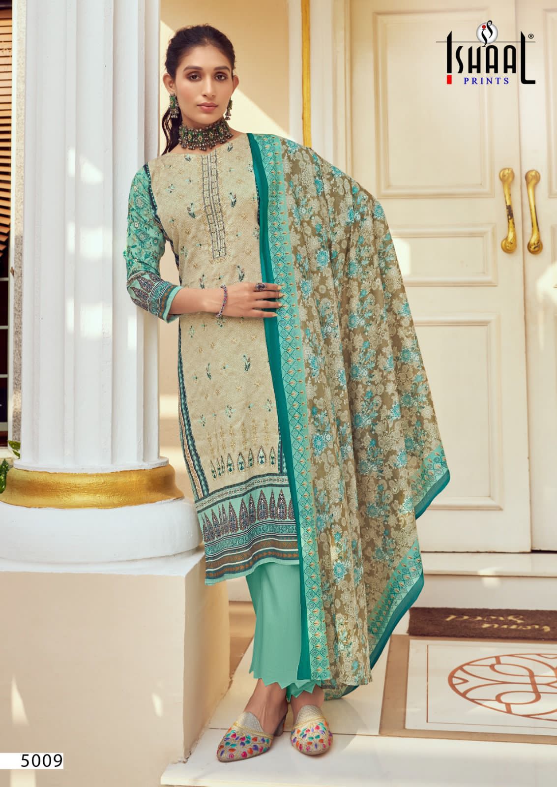 Karachi Suit With Beautiful Floral Print And Trendy Design