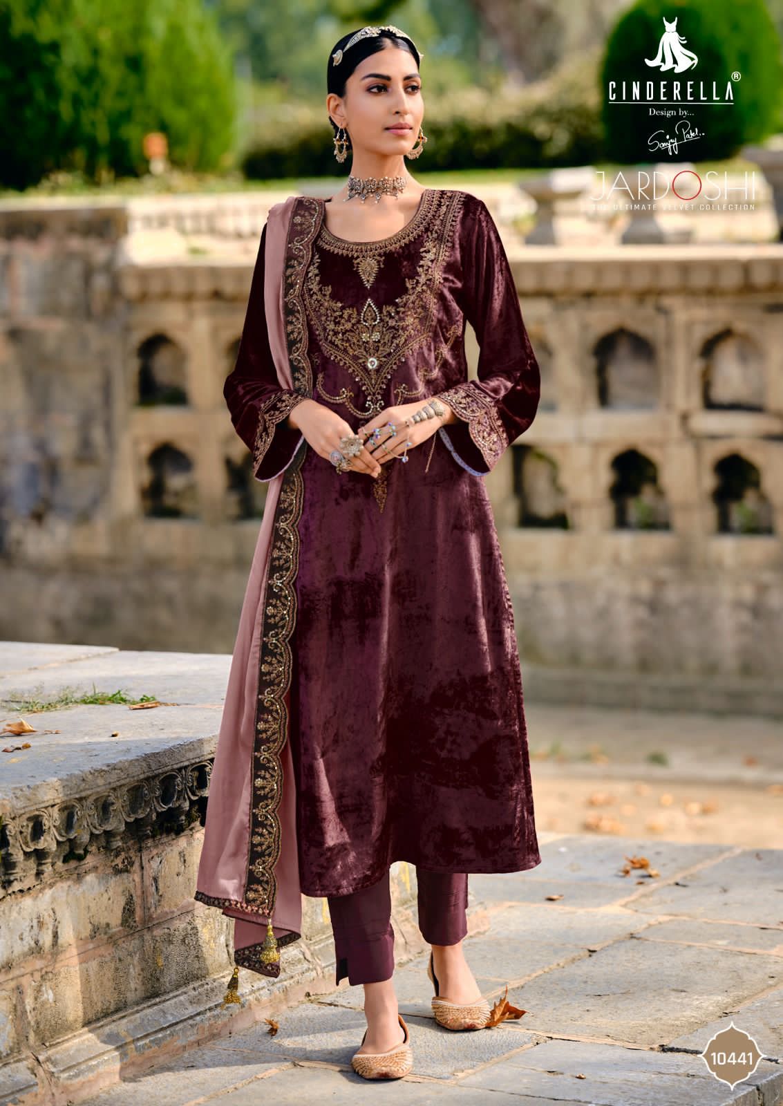Jardoshi Cinderella Viscose Velvet Suits – Kavya Style Plus
