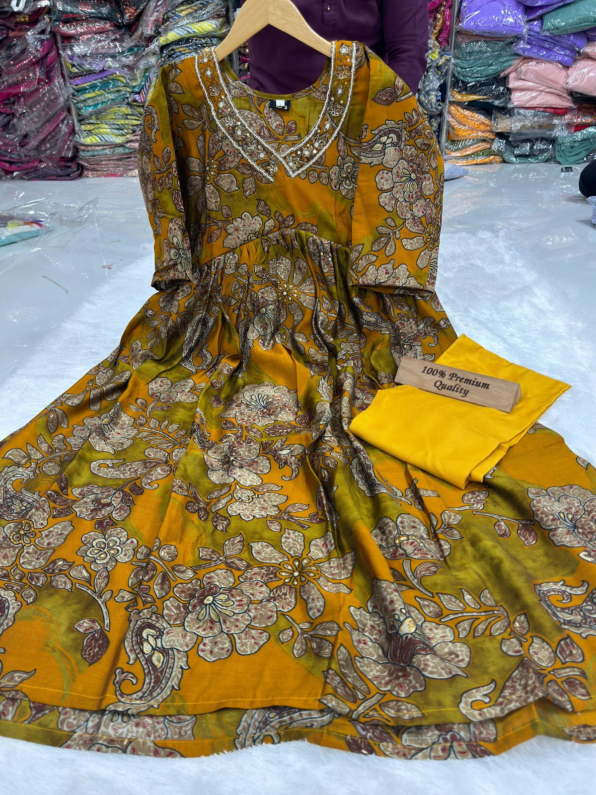 Raja Rani Qubo Heavy Silk Kurti Pant Set