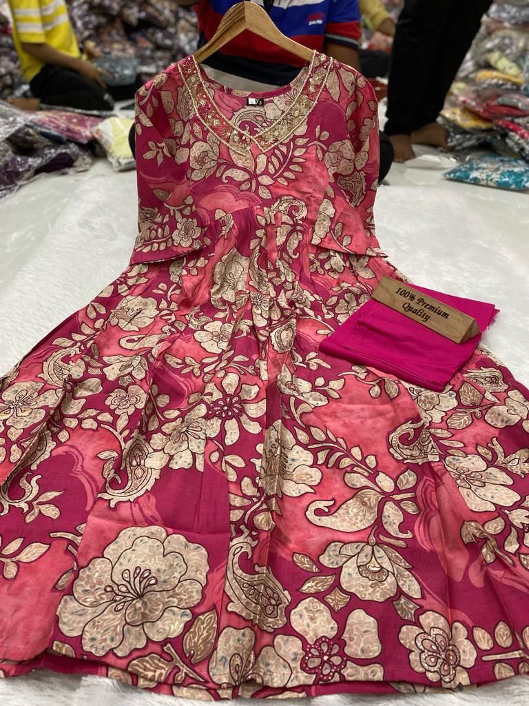 Raja Rani Qubo Heavy Silk Kurti Pant Set